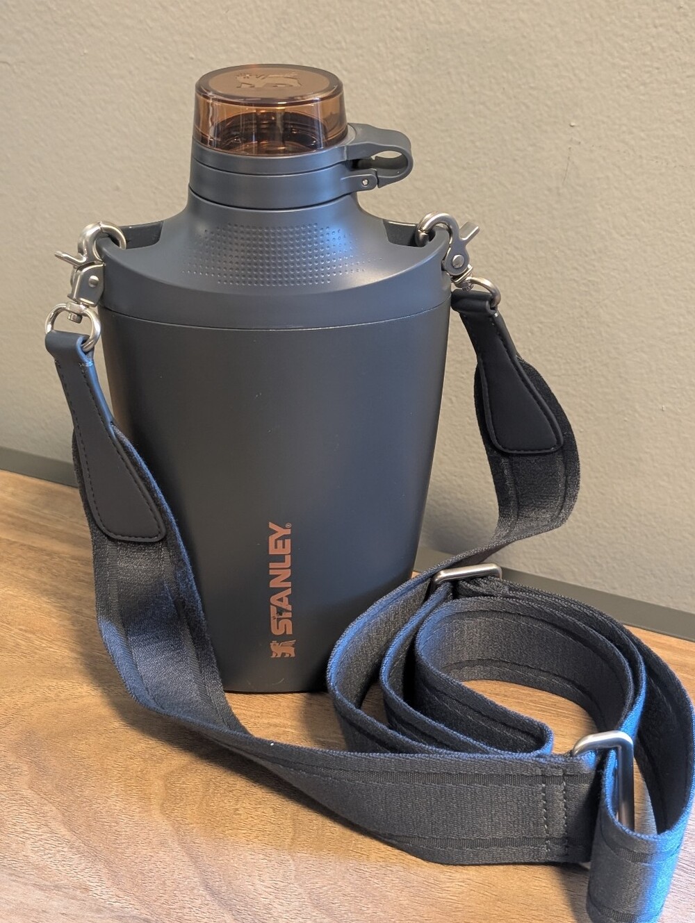 The Stanley Cross Bottle | 23 OZ Dark Blue Amber Twilight VRT